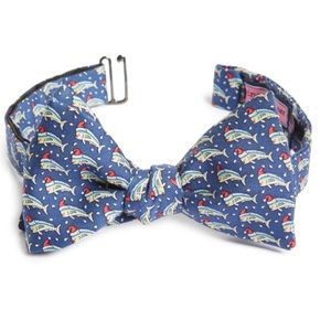 Vineyard Vines Mahi Christmas Silk Bow Tie